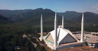 White Faisal Mosque in Islamabad, Pakistan video