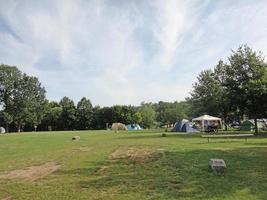 lago con bosque y campamento de verano tiende vacaciones fondo bellas artes impresiones de alta calidad productos cincuenta megapíxeles absberg foto