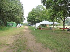 lago con bosque y campamento de verano tiende vacaciones fondo bellas artes impresiones de alta calidad productos cincuenta megapíxeles absberg foto