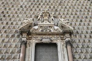 iglesia gesu nuovo en nápoles, italia foto