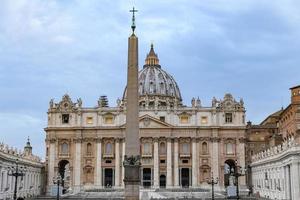 S t. basílica de peters en el estado de la ciudad del vaticano, roma, italia foto