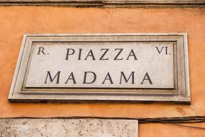 placa de la calle piazza madama en roma, italia foto