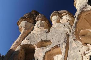 formaciones rocosas en el valle de los monjes pasabag, capadocia, nevsehir, turquía foto