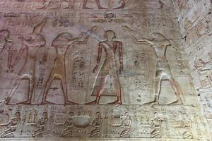 escena del templo de abydos en madfuna, egipto foto