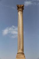 pilar de pompey en alejandría, egipto foto