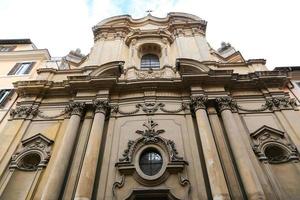 iglesia de santi celso e giuliano en roma, italia foto