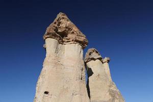 formaciones rocosas en el valle de los monjes pasabag, capadocia, nevsehir, turquía foto