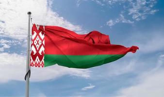 bandera de bielorrusia - bandera de tela ondeante realista. foto