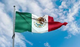 bandera de méxico - bandera de tela ondeante realista. foto