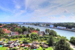 diferentes vistas desde y hacia el gran puente del canal de kiel en el norte de alemania foto