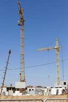 construcción de un nuevo edificio residencial de varios pisos foto