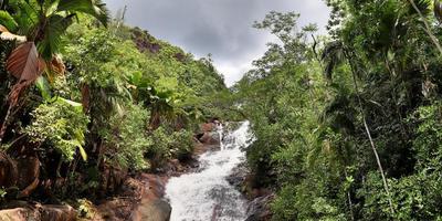 hermosas impresiones del paisaje tropical en el paraíso de las islas seychelles foto