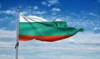 bandera de bulgaria - bandera de tela ondeante realista foto
