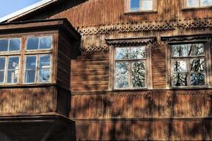 abandoned old wooden house photo