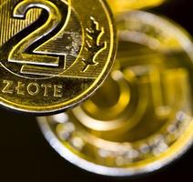 zlotys polacos en forma de monedas de metal foto