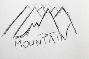 montañas dibujadas a lápiz foto