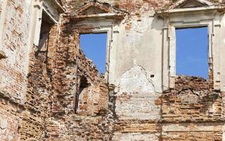 las ruinas de una antigua fortaleza foto