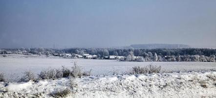 paisaje de invierno con nieve foto