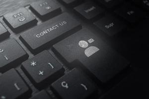 teclado con botón de contacto. Internet de las Cosas. conexión mundial. contáctenos o concepto de atención al cliente. foto