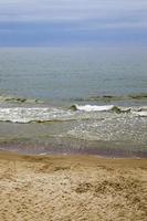 pequeñas olas en el mar báltico foto
