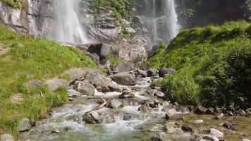 acquafraggia cachoeira piuro lombardia itália 3 video