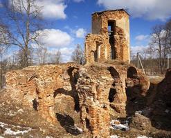 las ruinas de una antigua fortaleza foto