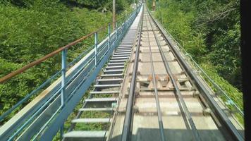 Funiculaire de Côme Brunate montant à Brunate Lombardie Italie video