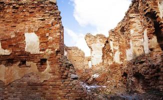 the ruins of an ancient fortress photo