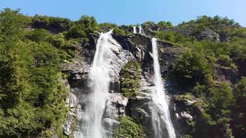 acquafraggia cascata piuro lombardia italia rallentatore video