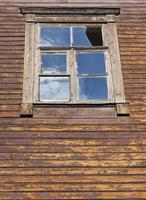old wooden abandoned house photo