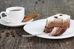 pastel de varias capas para el postre, un delicioso trozo de pastel foto