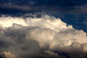 hermoso cielo azul foto