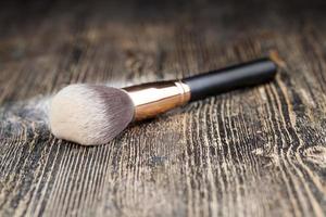 a large number cosmetic brushes photo