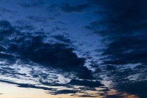 hermoso cielo con nubes foto