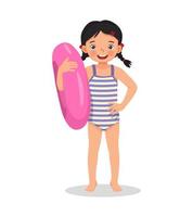 feliz linda niña con traje de baño sosteniendo un anillo de goma inflable con la mano en la cintura pose divirtiéndose en verano vector