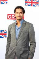 los angeles, 24 de febrero - elliot knight llega a la recepción de la gran película británica en la residencia del cónsul general británico el 24 de febrero de 2012 en los angeles, ca foto