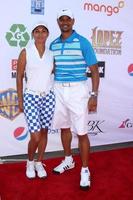 los angeles, 7 de mayo - salli richardson-whitfield, dondre t whitfield llega al quinto clásico anual de golf de celebridades george lopez en el club de golf junto al lago el 7 de mayo de 2012 en toluca lake, ca foto