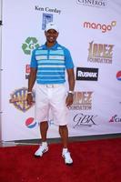 los angeles, 7 de mayo - dondre t whitfield llega al quinto clásico anual de golf de celebridades de george lopez en el club de golf junto al lago el 7 de mayo de 2012 en toluca lake, ca foto