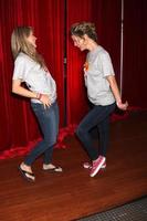 los angeles, 6 de octubre - kim matula, linsey godfrey at the light the night the walk to benefice the leukemia-lymphoma society en los estudios sunset-gower el 6 de octubre de 2013 en los angeles, ca foto