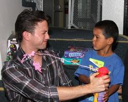 los angeles, 16 de septiembre - jackson rathbone en las estrellas 4 sonrisas, celebridades visitando a niños en el hospital en el centro médico de harbour-ucla el 16 de septiembre de 2014 en torrance, ca foto