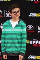 los angeles, 11 de marzo - jj totah at the muppets most Wanted, estreno de los angeles en el teatro el capitan el 11 de marzo de 2014 en los angeles, ca foto