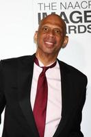 los angeles, 1 de febrero - kareem abdul-jabbar llega a los 44th naacp image awards en el shrine auditorium el 1 de febrero de 2013 en los angeles, ca foto