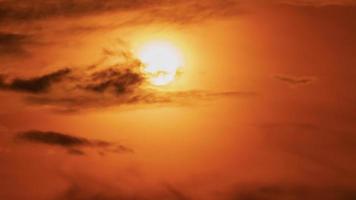 time-lapse van majestueuze zonsondergang of zonsopgang landschap mooie wolk en lucht natuur landschap scence. 4k beeldmateriaal. video