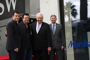 los angeles, 11 de diciembre - jimmy kimmel, seth macfarlane, don mischer, leron gubler en la estrella de don mischer en el paseo de la fama de hollywood en el bulevar de hollywood el 11 de diciembre de 2014 en los angeles, ca foto