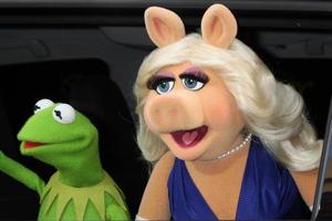 los angeles, 11 de marzo - kermit the frog, miss piggy at the muppets most Wanted, estreno de los angeles en el teatro el capitan el 11 de marzo de 2014 en los angeles, ca foto