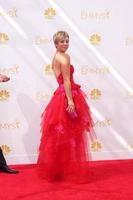 los angeles, 25 de agosto - kaley cuoco en los premios emmy de horario estelar 2014, llegadas a nokia en la live el 25 de agosto de 2014 en los angeles, ca foto