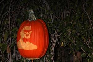 Los Ángeles, 4 de octubre - Calabaza tallada de Kanye West en el ascenso de Jack o Lanterns en los jardines de descanso el 4 de octubre de 2014 en La Canada Flintridge, CA foto