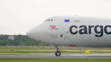 NOVOSIBIRSK, RUSSIAN FEDERATION JUNE 10, 2020 - Cargolux Boeing 747 turning on the taxiway after landing at Tolmachevo Airport, Novosibirsk video