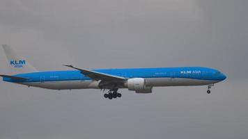 AMSTERDAM, THE NETHERLANDS JULY 25, 2017 - KLM Royal Dutch Airlines Boeing 777 PH BVC approaching before landing at runway 18C Zwanenburgbaan. Shiphol Airport, Amsterdam, Holland video