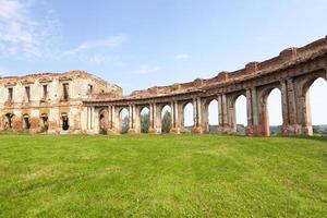 the ruins of an ancient fortress photo